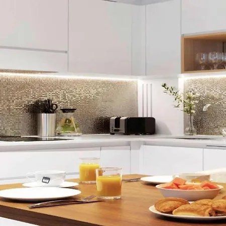 Hanza Tower Golden Sky 24 & Pool *