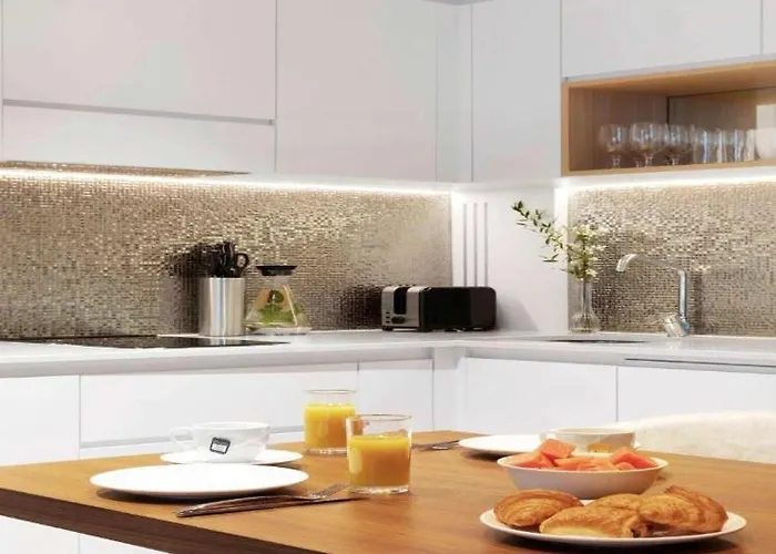 Hanza Tower Golden Sky 24 & Pool *